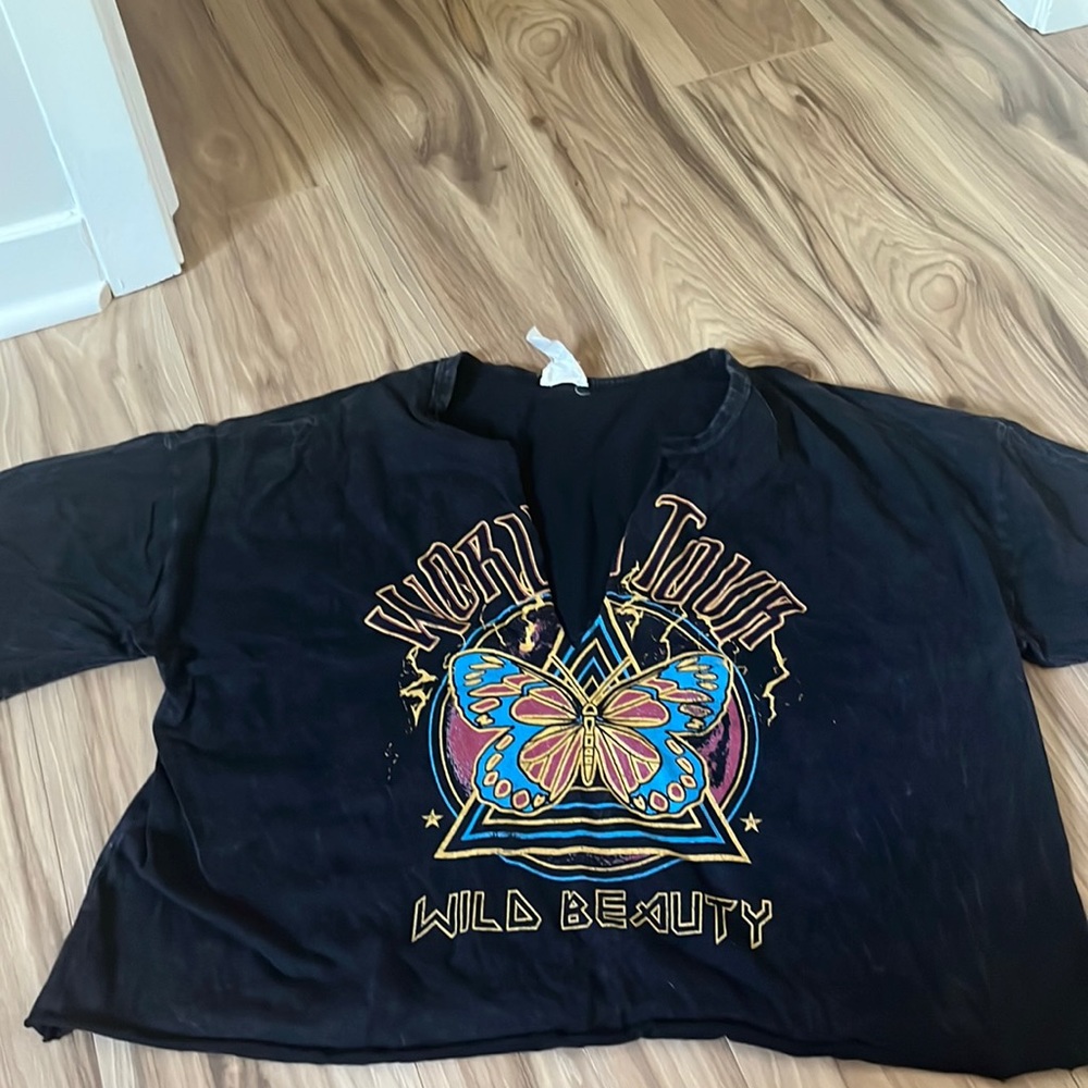 Vintage Style Graphic Tee Cropped
